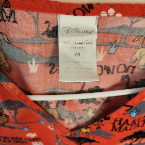 Disney Lion King Hakuna Matata No Worries Simba Scrub Top Women’s M 2 Pockets. - Picture 5 of 5